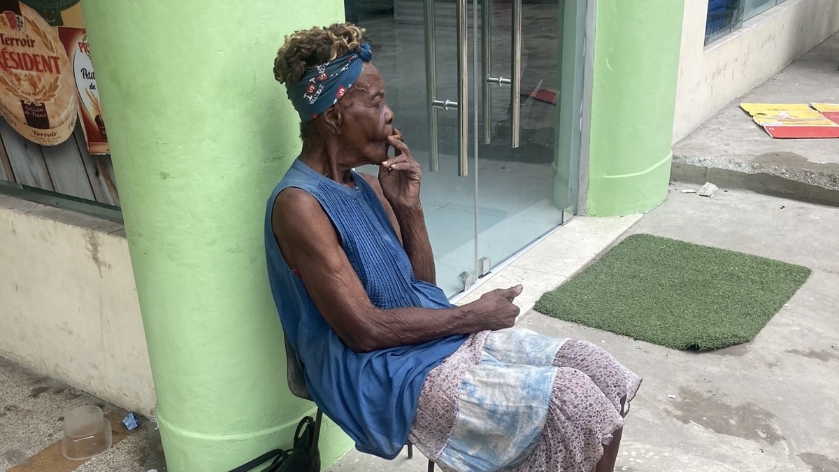 Просто кубинка с сигарой