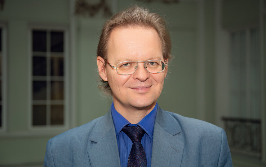    Художественный руководитель фестиваля "Земля детей" – Евгений Петров