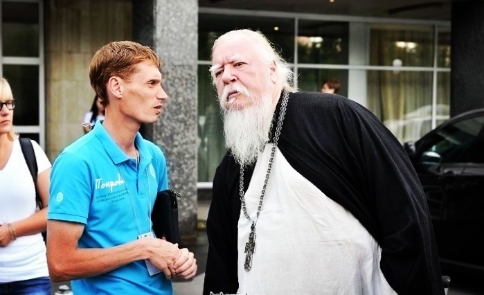 Димитрий Смирнов: «Наши сомнения происходят от того, что Бог от нас далеко. Мы всё время от Него отвлекаемся. Мы о Нём не думаем и мы не молимся. А если бы мы Ему молились, то мы бы во всём Ему доверяли».