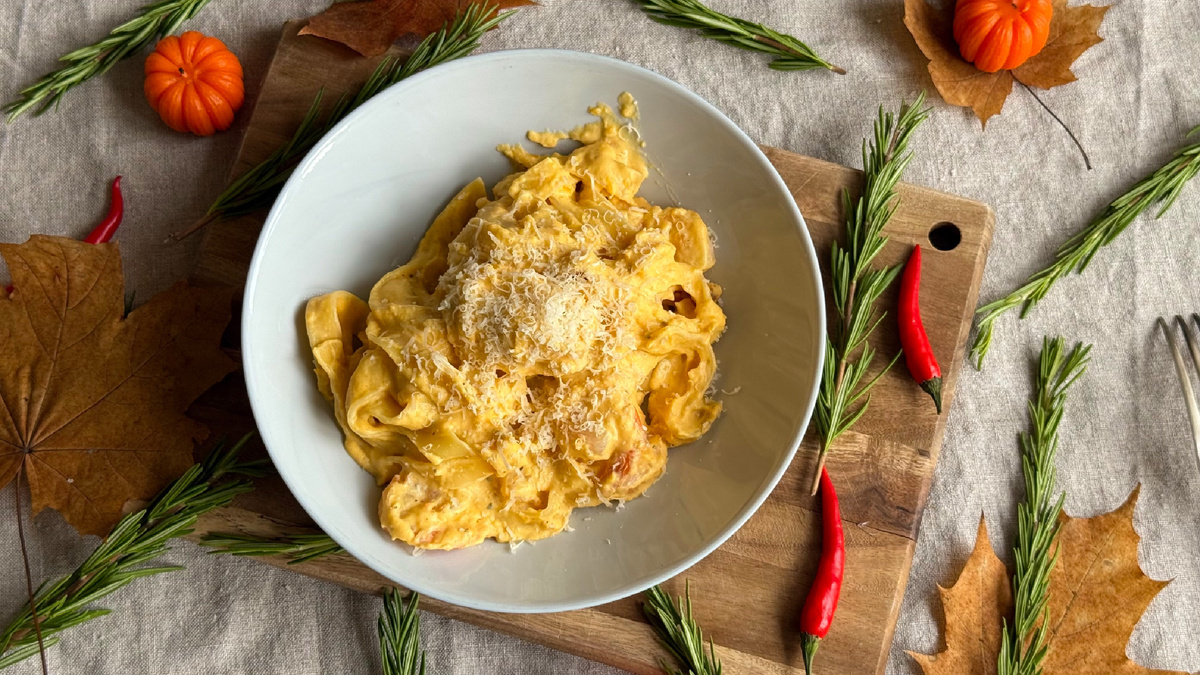 Паста с тыквой и креветками