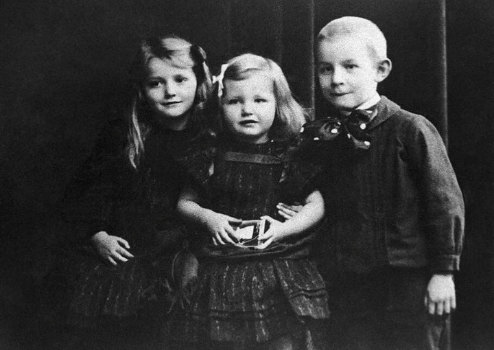 Эрна, Эльфрида и Эрих Пауль