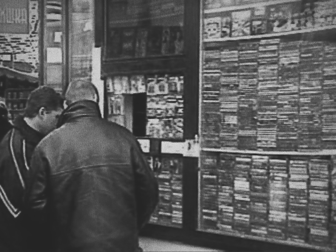 Такие картины можно было наблюдать у всех станций метро. Источник: fotoblur.ru