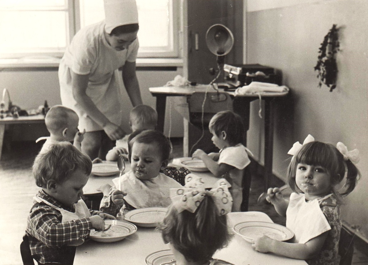 Лопаем кашу , год примерно 1973, фото из личного архива (с)