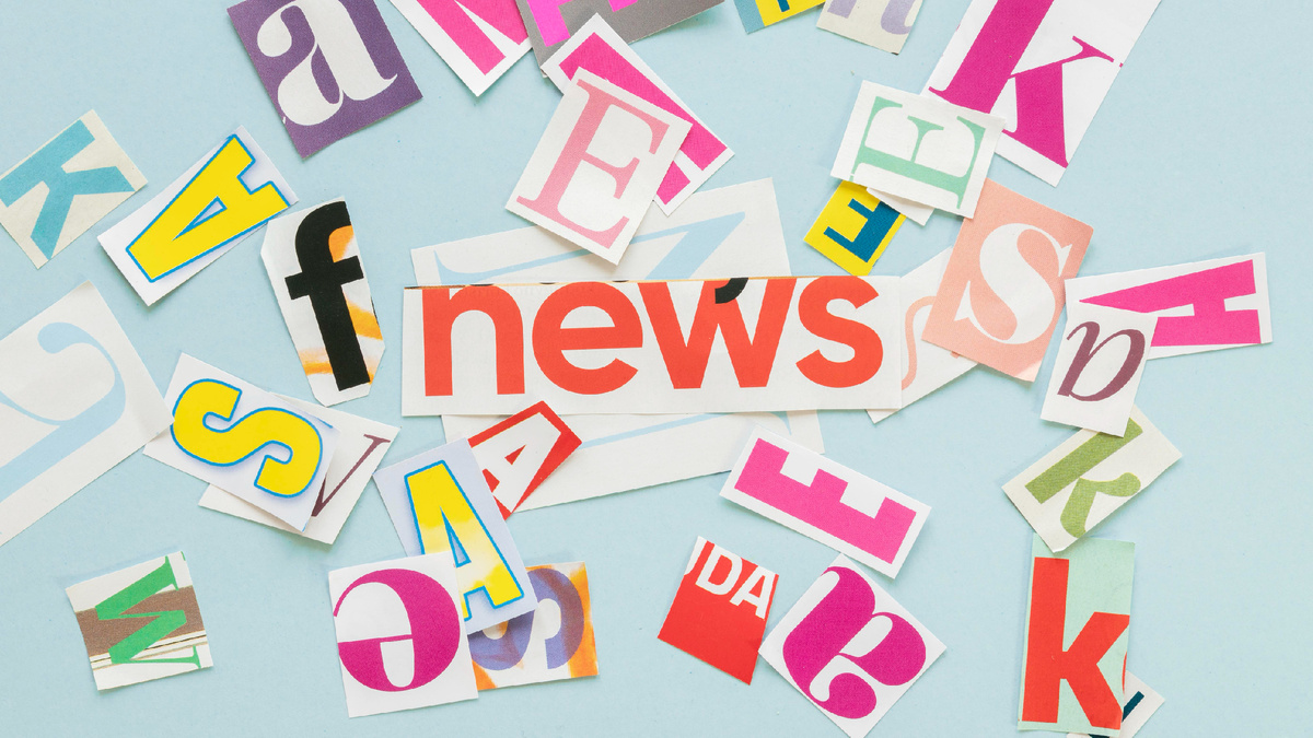 Источник изображения: freepik.com/free-photo/top-view-fake-news-message_12810763.htm