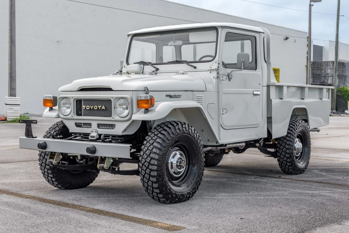 Toyota Land Cruiser FJ