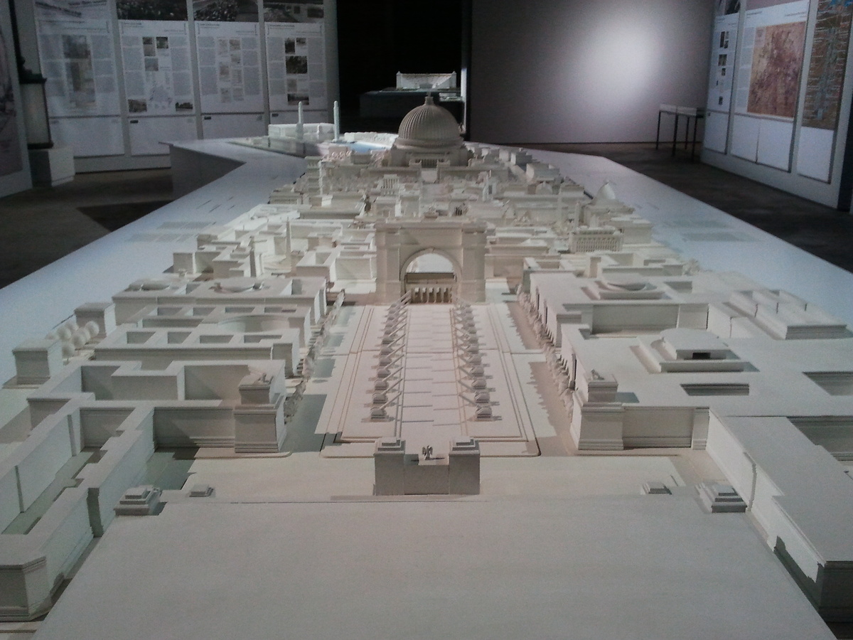 Главная магистраль и купол гигантской залы в проекте столичной перестройки Берлина — визуальный манифест имперских амбиций.