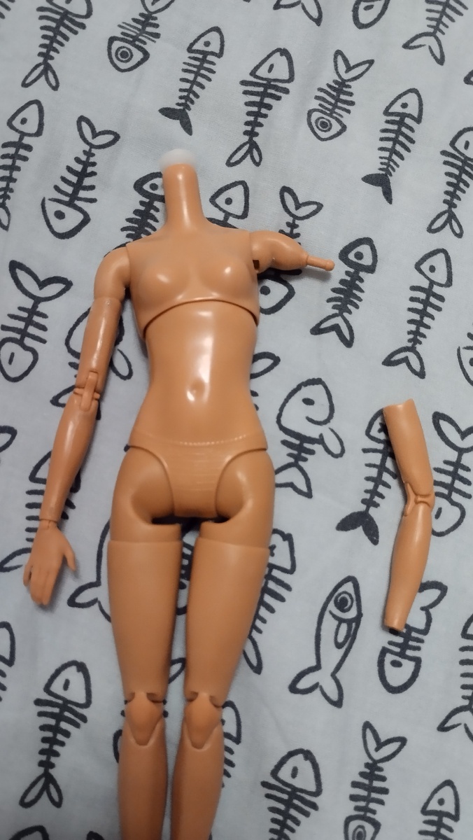 Замена рук, окрашенных от аутфита