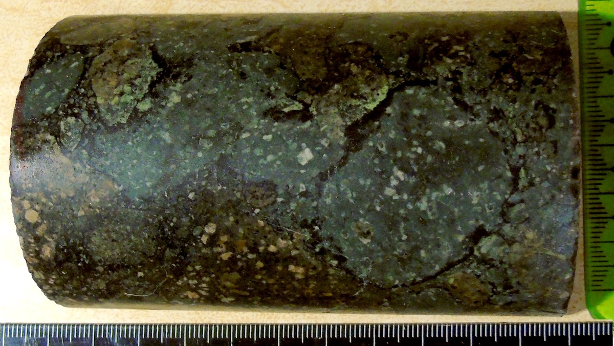 Змеиная текстура пород