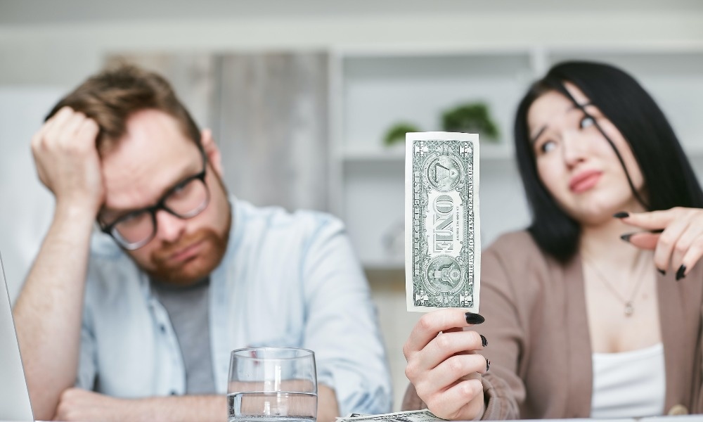 Когда женщина зарабатывает больше: что происходит с любовью и мужской психикой