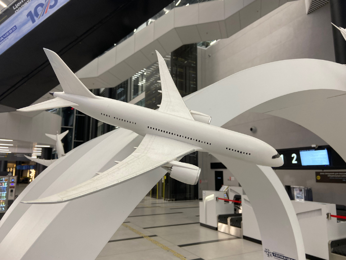 Модели авиалайнеров в архитектурной группе. Фото из личного архива автора © 2025 год