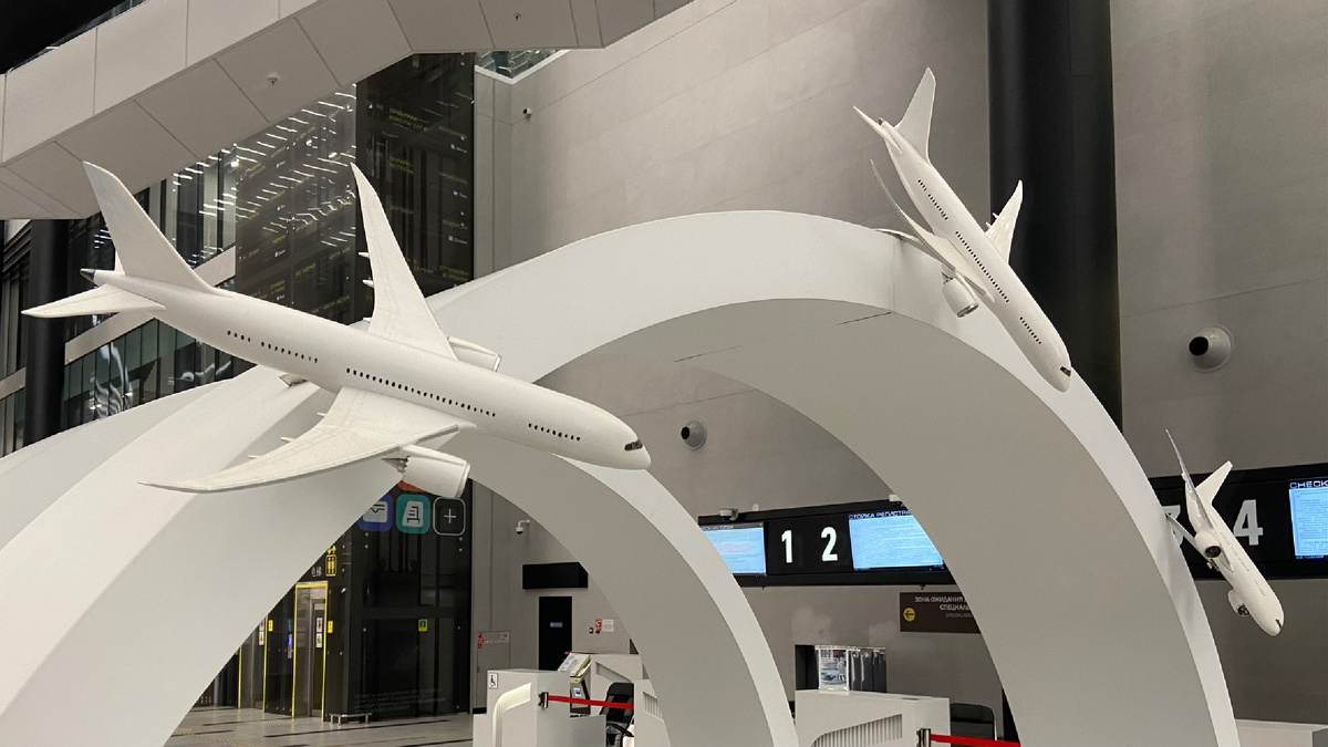 Модели авиалайнеров в архитектурной группе. Фото из личного архива автора © 2025 год