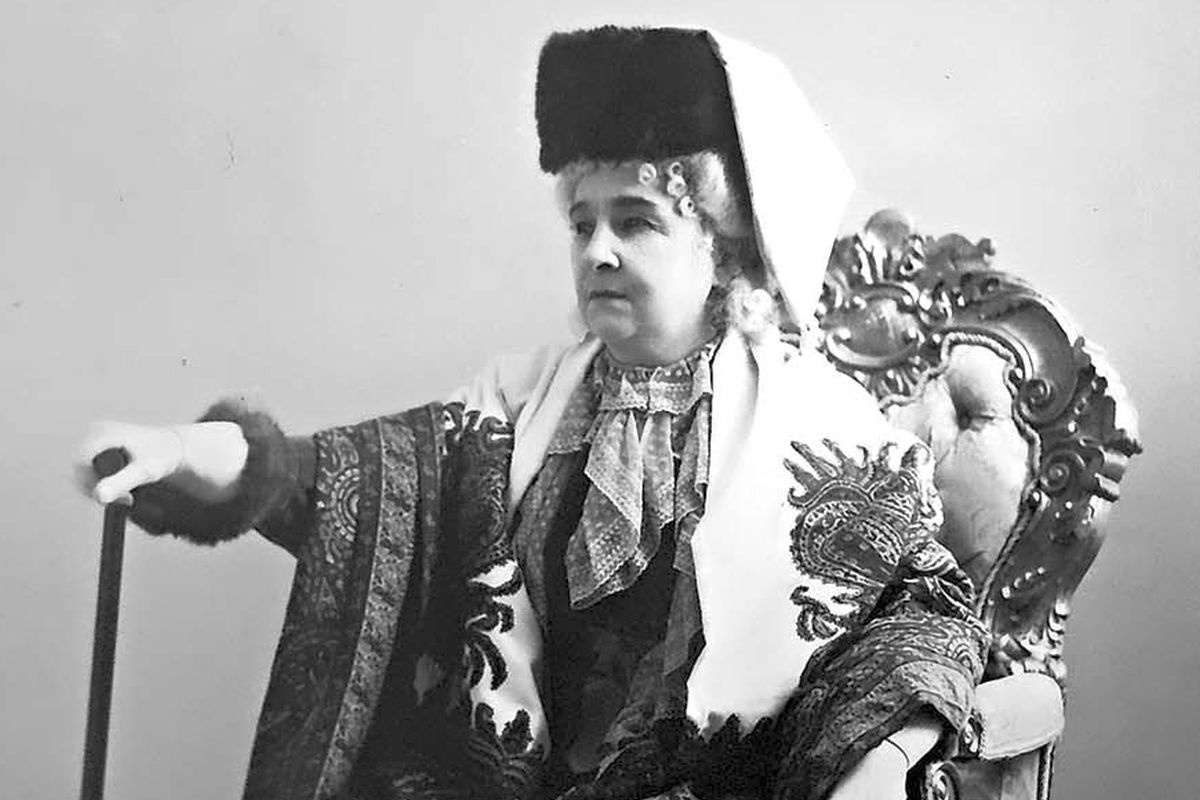    М.Н. Ермолова в одеянии княжны Плавутиной из спектакля "Холопы".