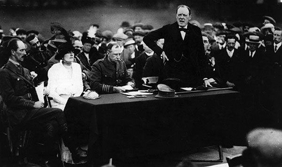 Уинстон Черчилль выступает, 1915 год. Из открытых источников