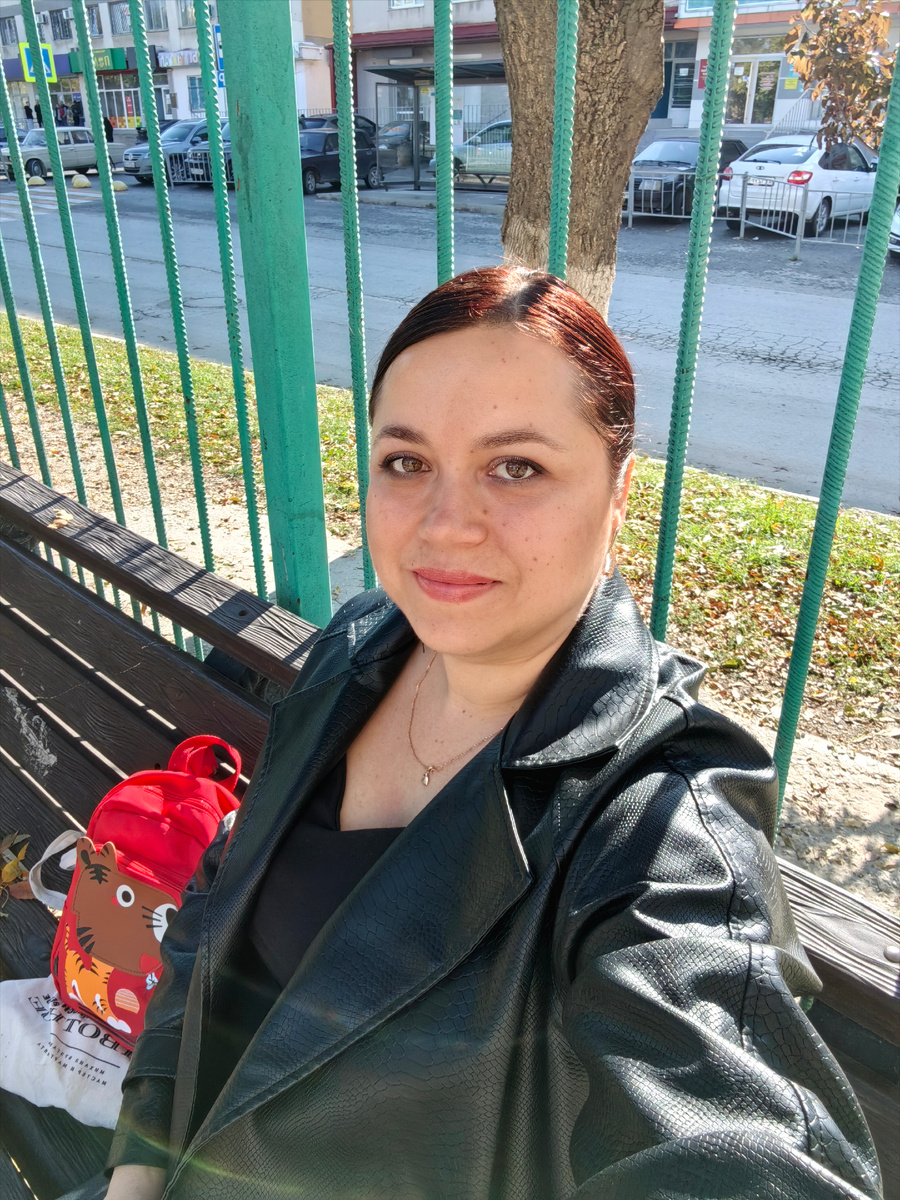 Школу я закончила очень давно, а ностальгия все равно иногда просыпается в душе. У меня хорошие воспоминания о школьных годах