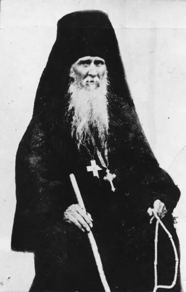 Сидел бес в образе человека и болтал ногами. Видевший это духовными очами спросил его: «Что же ты ничего не делаешь?» Бес отвечал: «Да мне ничего не остается делать, как только ногами болтать: люди все делают лучше меня».

Преподобный Амвросий Оптинский  