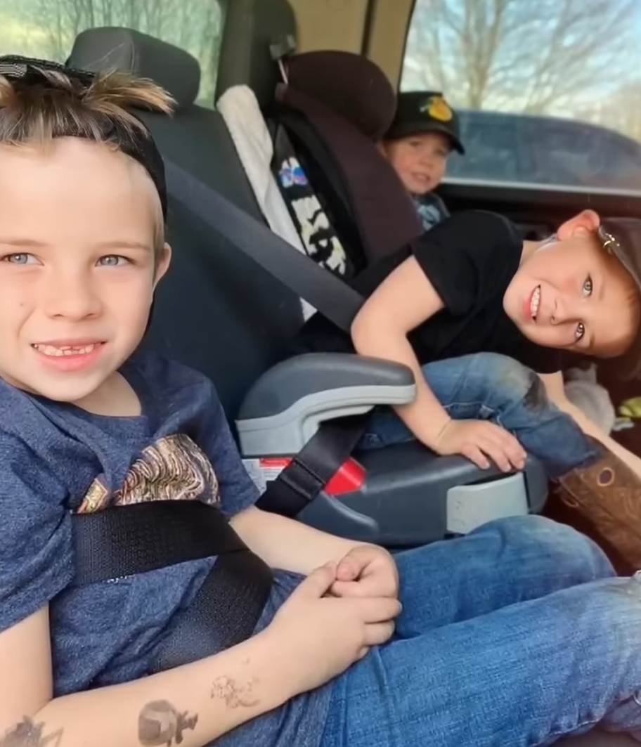 Фотография мальчиков. Фото из открытых источников