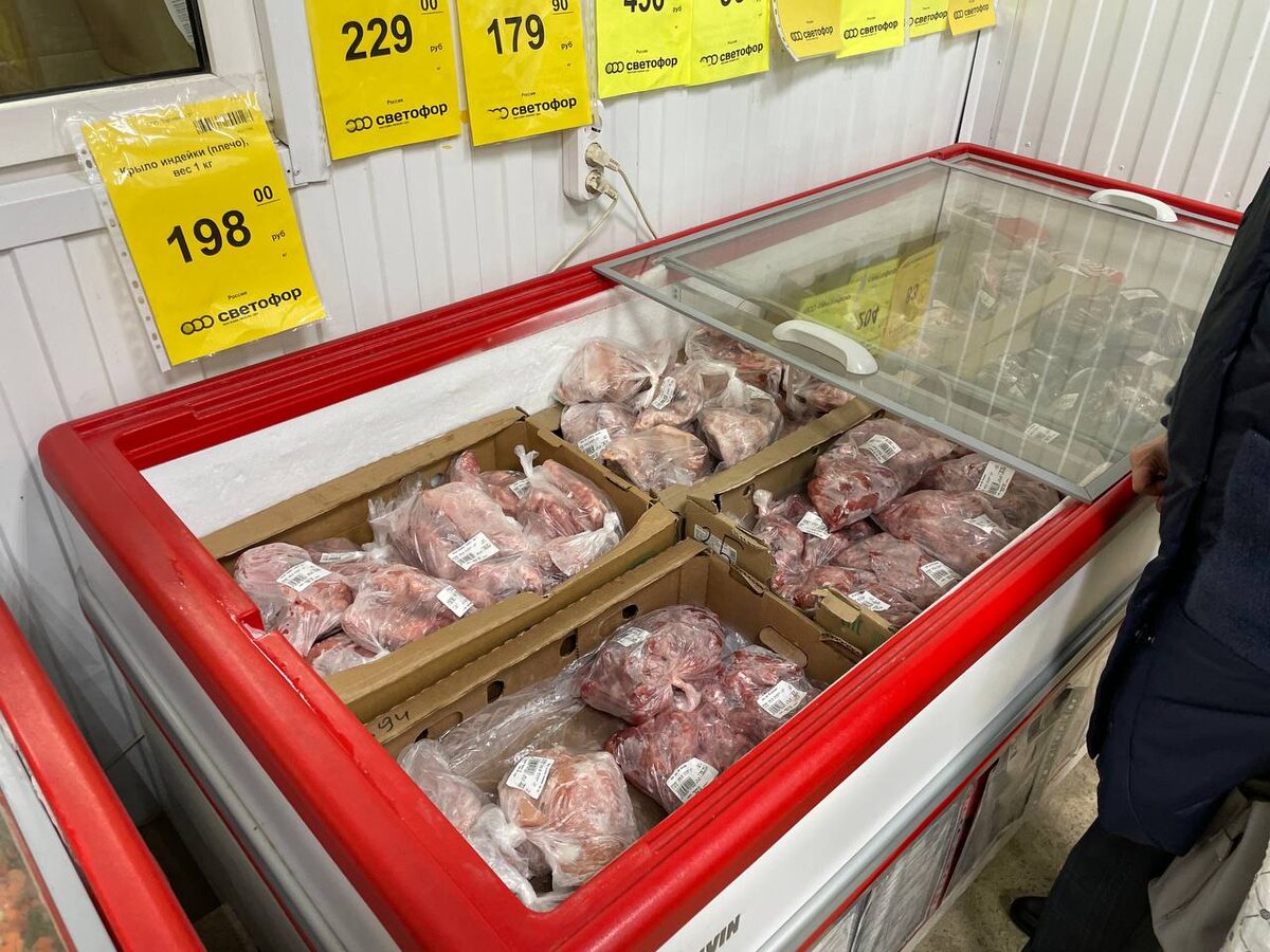    Что не так с мясом из «Светофора»? Почему оно такое дешевое и стоит ли его покупать