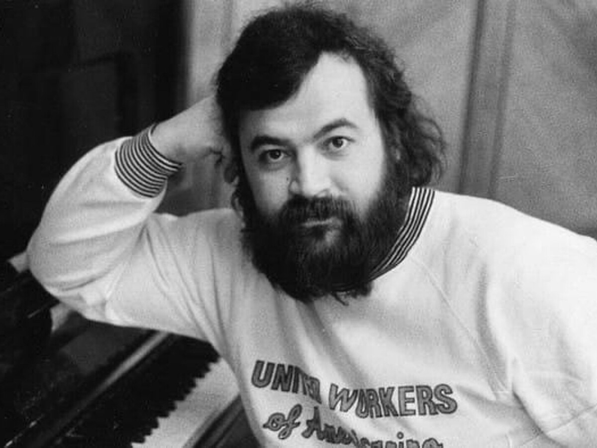 Олег Парастаев - автор песни «На заре»