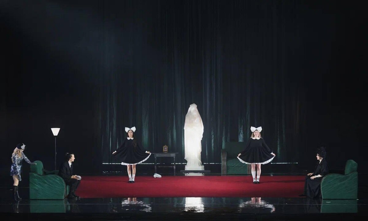    © Театр-Театр