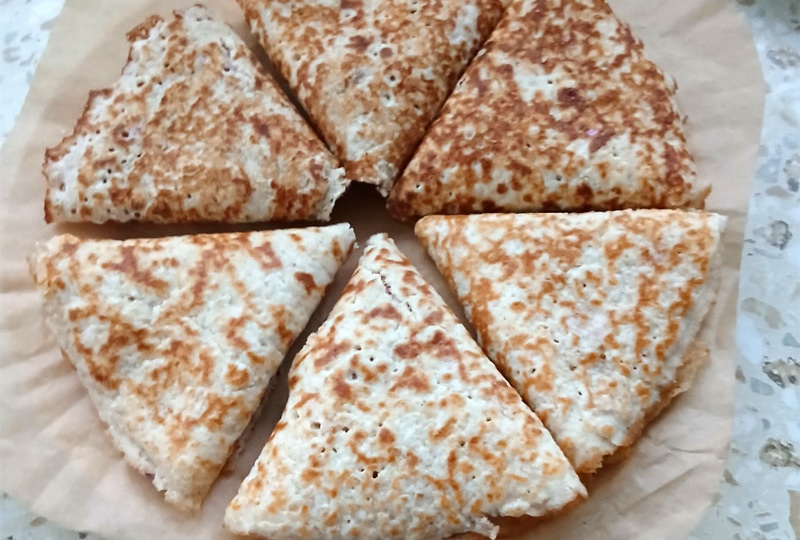 Овсяные блины с начинкой из творога и варенья