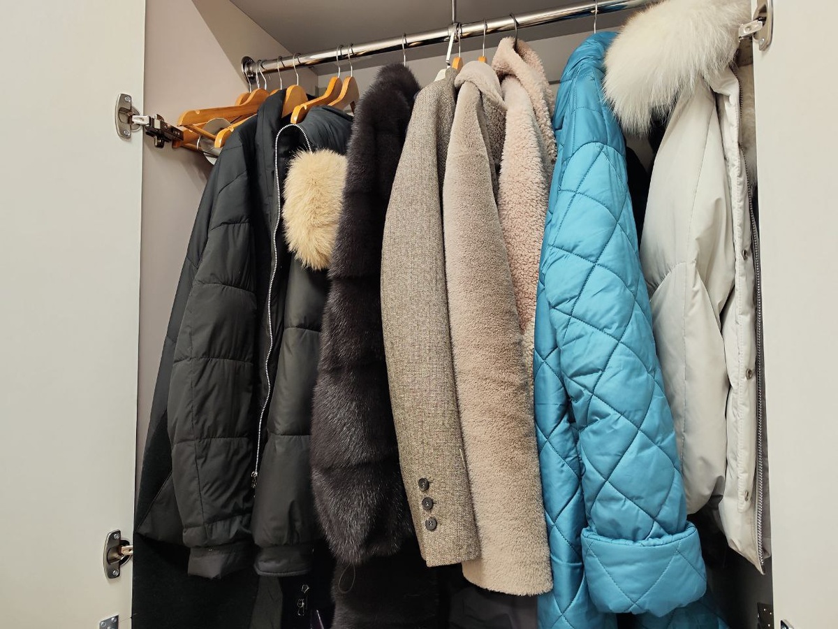    Достала пуховик и куртку — а от них пахнет подвалом: выручило простое средство с кухни, работает без осечек