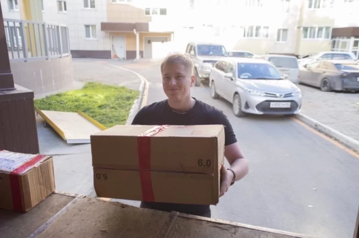    Более 10 тонн личных посылок для участников СВО отправили с Сахалина