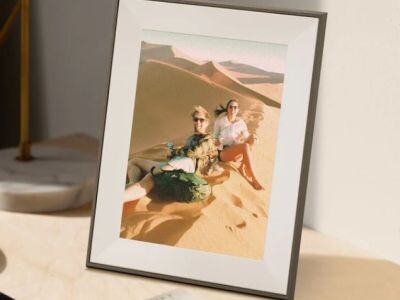    Aura представила цветную E Ink-рамку, которую сложно отличить от настоящей