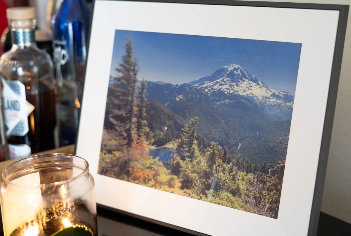    Aura представила цветную E Ink-рамку, которую сложно отличить от настоящей