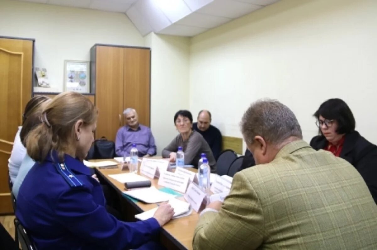    Ситуацию с долгами по зарплате обсудили в тульской администрации