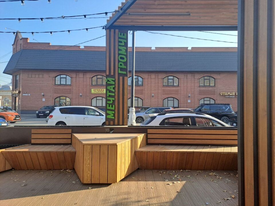    Новая зона отдыха на пересечении проспекта Ленина и улицы Льва Толстого. Источник: "Толк"