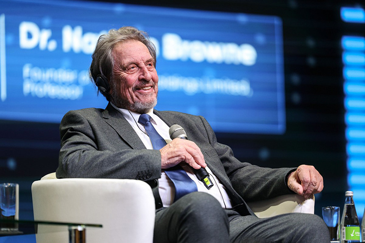    Эррол Маск в ИТ-парке им. Башира Рамеева уделил больше часа на общение с казанцами