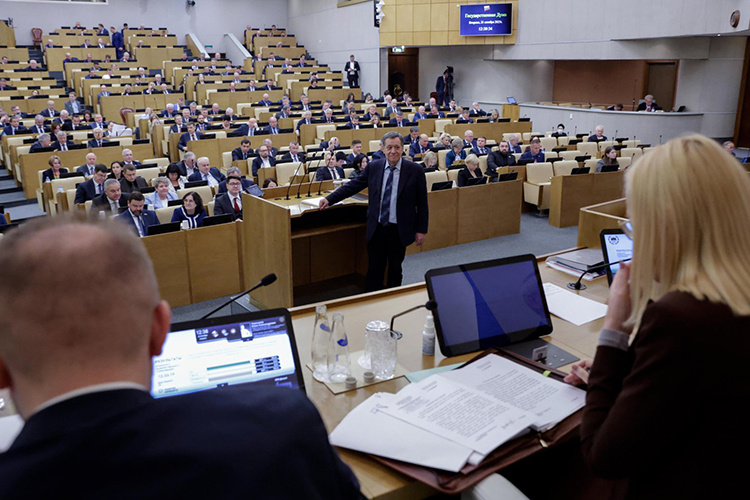    Глава бюджетного комитета Госдумы Андрей Макаров заявил, что времени, предусмотренного для вступления в силу предлагаемых мер, «может оказаться недостаточным» для адаптации бизнеса к новым правилам.   
Фото: duma.gov.ru