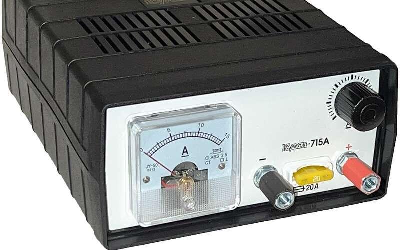    Кулон-715А – пример устройства с регулировкой зарядного тока и стрелочным амперметром. Ориентировочная цена – 4400 рублей.