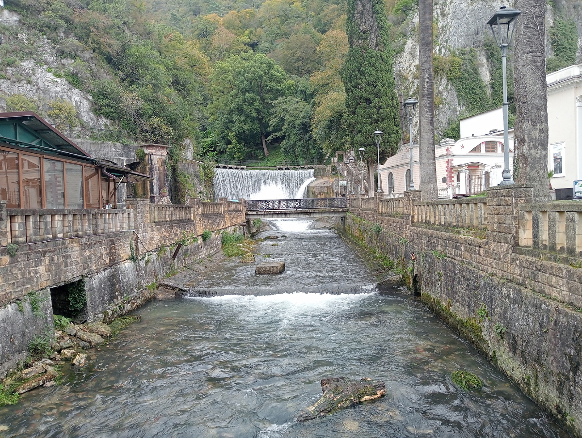 Водопад. Новый Афон, 23 октября, Абхазия-2025