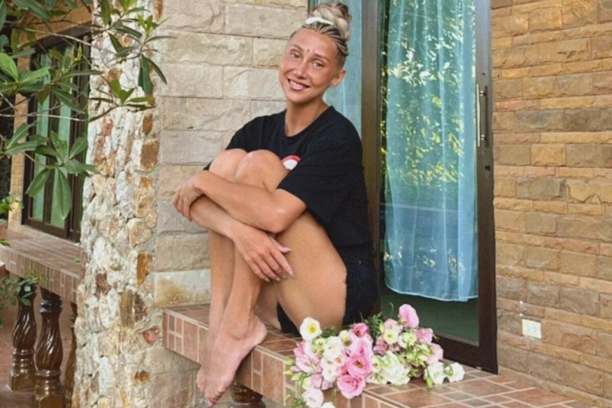    Напала на полицейского.