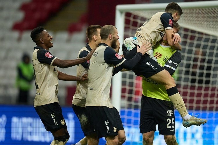    «Рубин» обыграл «Ахмат» в серии пенальти и вышел в следующую стадию Кубка России.   
Фото: rubin-kazan.ru