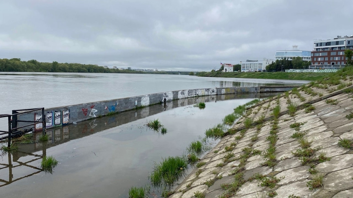 Паводки на Иртыше тоже случаются. На фото: набережная Омска в 2024 году