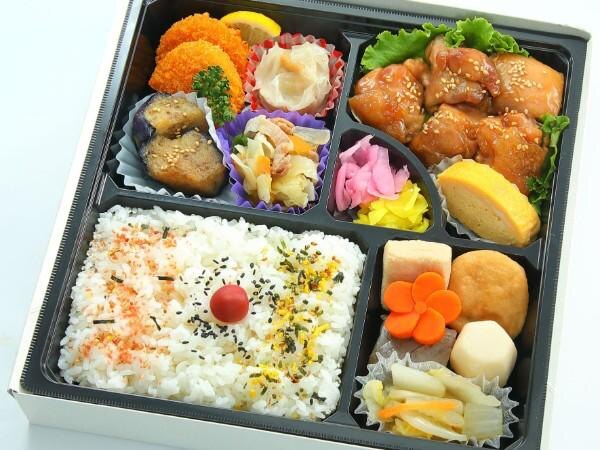 幕の内弁当 (まくのうちべんとう)【makunouchi bentō】 — традиционный обед