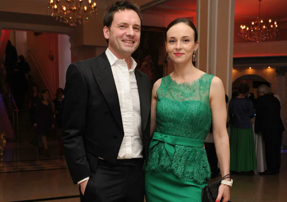 на фото Анна Снаткина и Виктор Васильев 