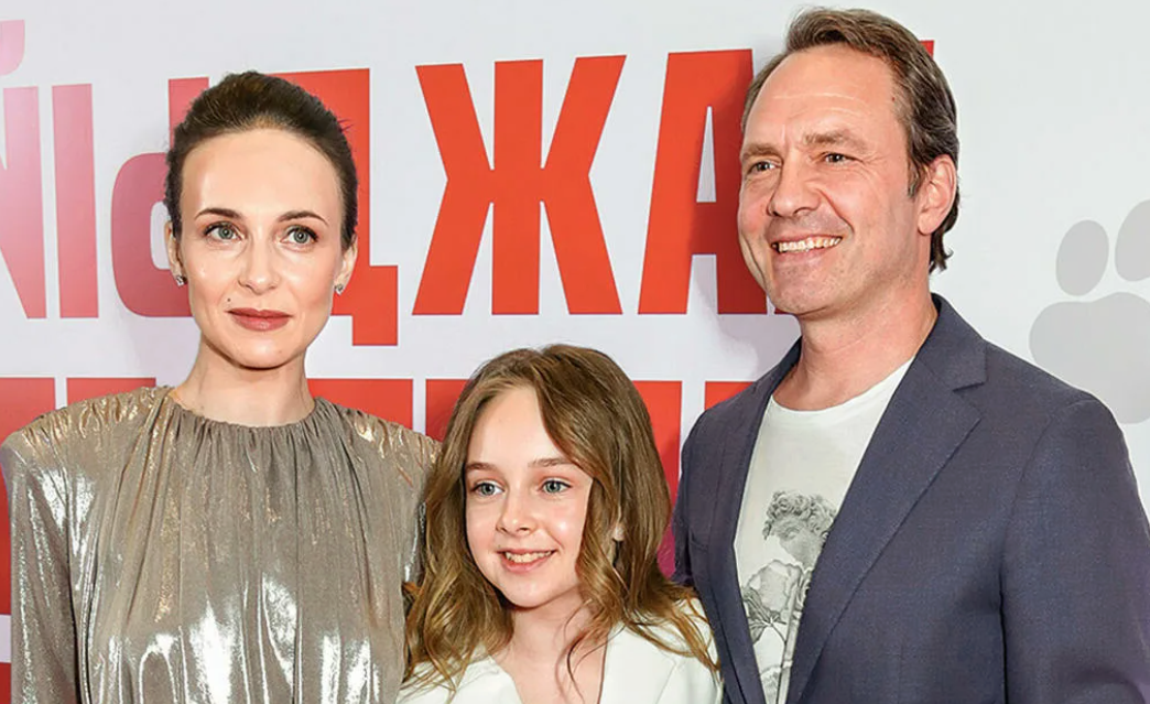 на фото Анна Снаткина и Виктор Васильев с дочкой Вероникой