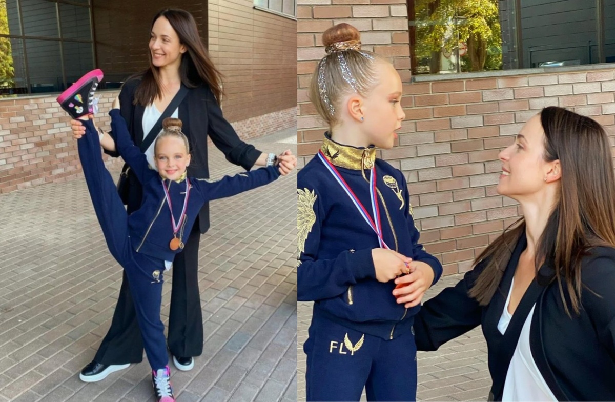 на фото Анна Снаткина с дочкой Вероникой