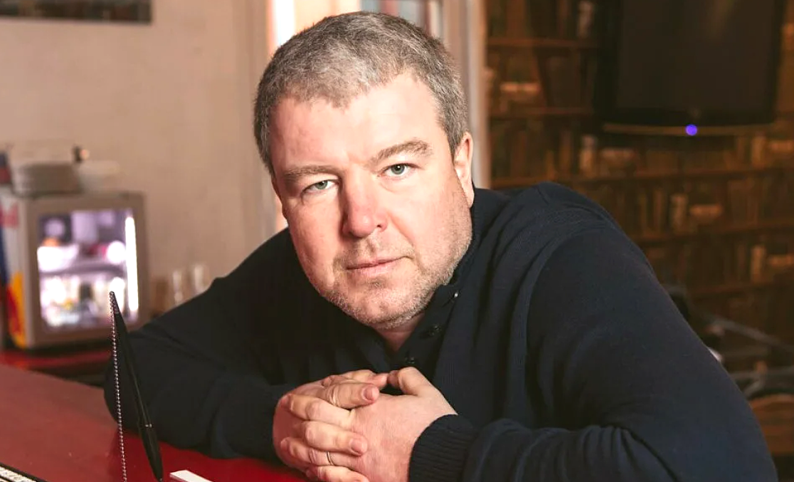 на фото Александр Робак 