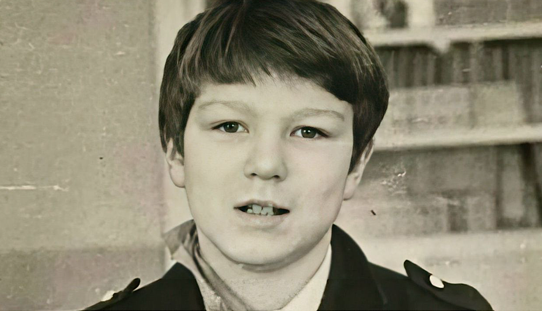 на фото Александр Робак в детстве 