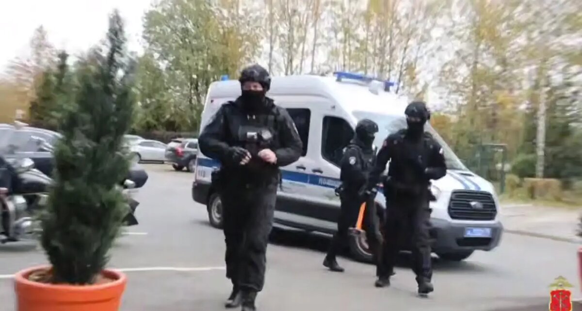    Фото: стоп-кадр видео от пресс-службы ГУ МВД России по Петербургу и Ленобласти