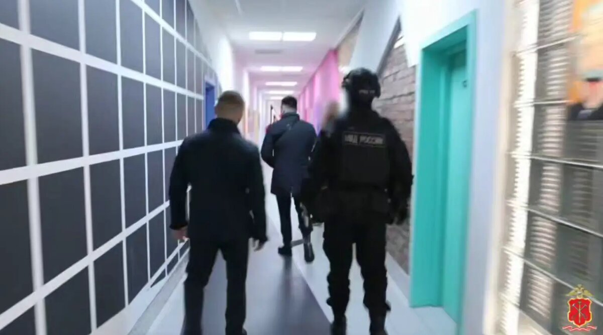    Фото: стоп-кадр видео от пресс-службы ГУ МВД России по Петербургу и Ленобласти