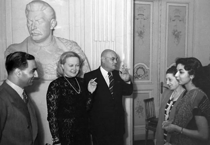 Артистка с мужем. Яндекс фото