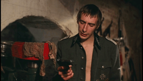 "Слушай а откуда всё это? -Эхо войны..."(с) Фото: tenor.com