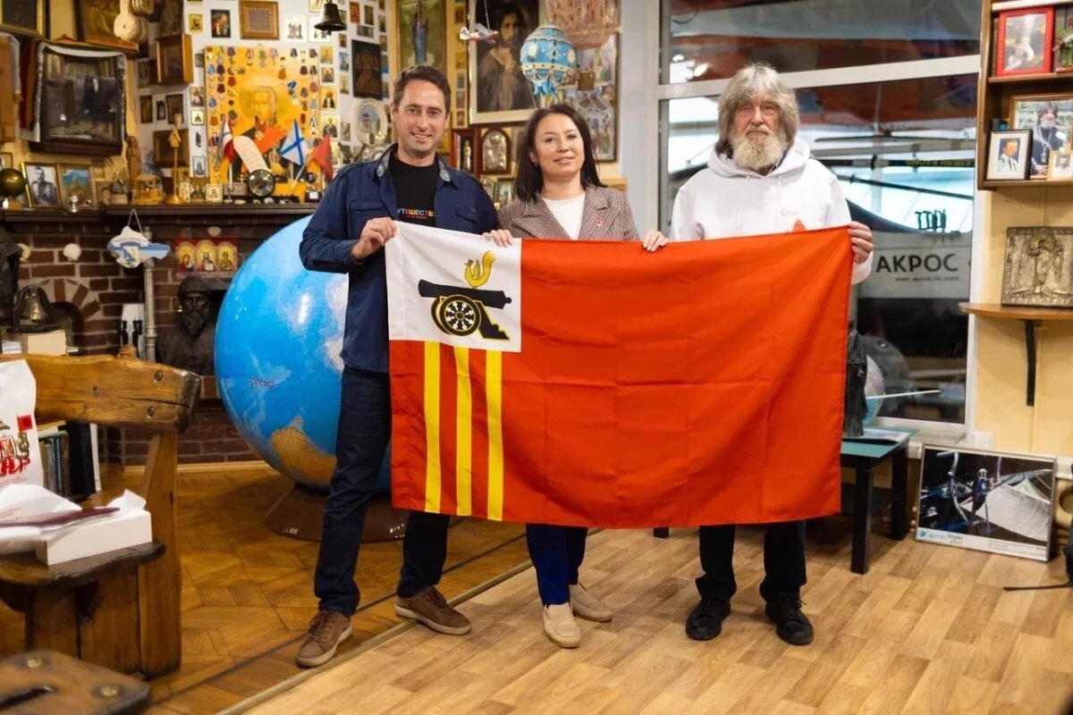    Конюхов отвезет флаг Смоленской области на остров Смоленск в Антарктиду