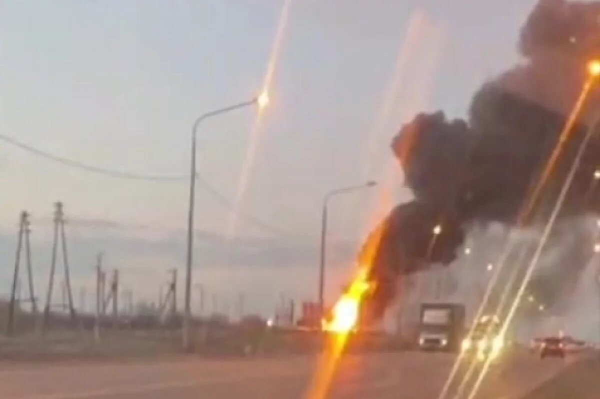    Видео пожара у Третьей продольной под Волгоградом появилось в Сети