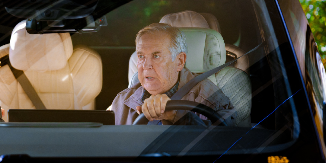 «Просто сиди и рули»: съемки комедии «Дедмобиль» с Юрием Стояновым в главной роли